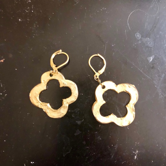 Gold dangle boutique earrings - Picture 3 of 3